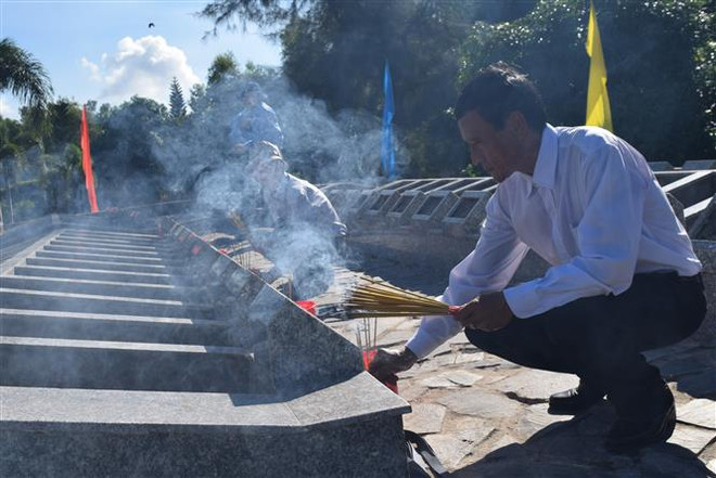 7·27伤残军人与烈士日:同塔省为52名志愿军烈士举行追悼会 ảnh 2 7·27伤残军人与烈士日:同塔省为52名志愿军烈士举行追悼会 ảnh 2