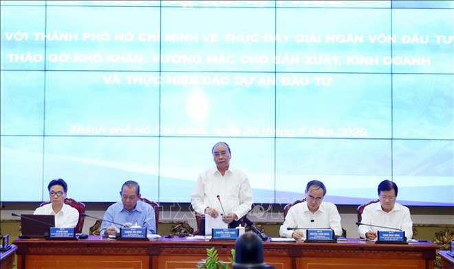 阮春福：胡志明市应注重加快公共投资到位进度  成功实施2020年经济社会发展计划 ảnh 1