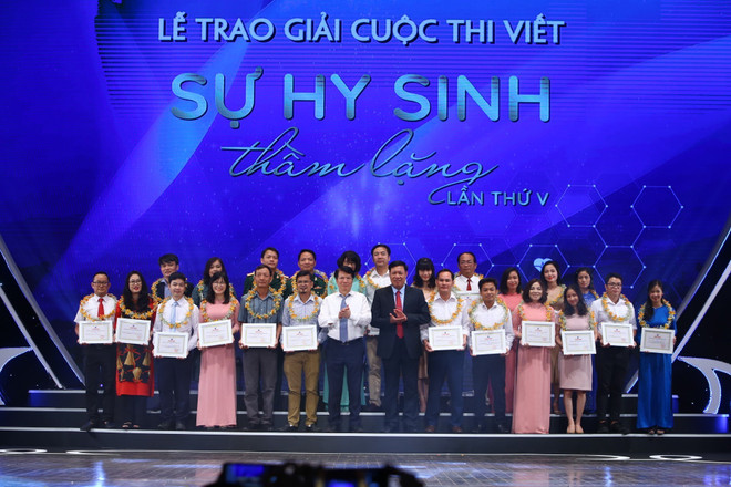 第五届“默默地奉献”写作大赛——对医生们表达崇高的敬意 ảnh 2 第五届“默默地奉献”写作大赛——对医生们表达崇高的敬意 ảnh 2