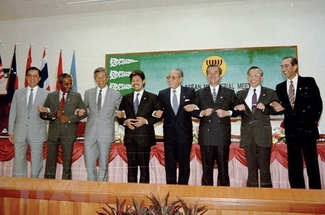 越南加入东盟25周年:越南从一个成员国到东盟轮值主席国的作用 ảnh 1 越南加入东盟25周年:越南从一个成员国到东盟轮值主席国的作用 ảnh 1