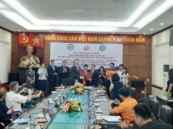 越南与美国签署增强渔业执法能力的备忘录 ảnh 1 越南与美国签署增强渔业执法能力的备忘录 ảnh 1