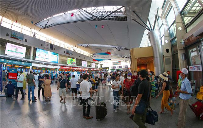新冠肺炎疫情:岘港市协助游客办理离开手续 ảnh 1 新冠肺炎疫情:岘港市协助游客办理离开手续 ảnh 1