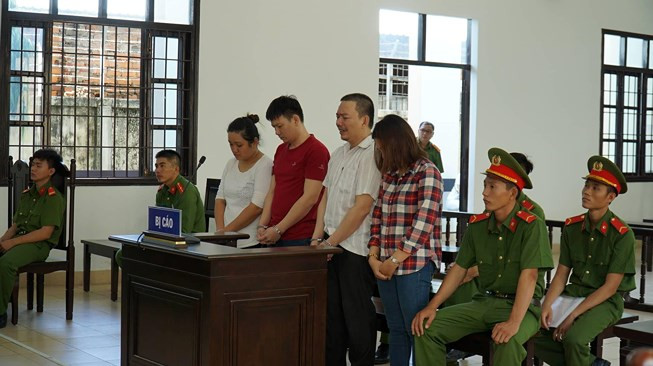 宁顺省开庭审理冒充外国人身份侵占他人财产一案 ảnh 1 宁顺省开庭审理冒充外国人身份侵占他人财产一案 ảnh 1