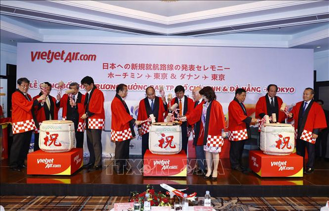 阮春福出席越南飞往日本两条直达航线开通仪式 ảnh 1