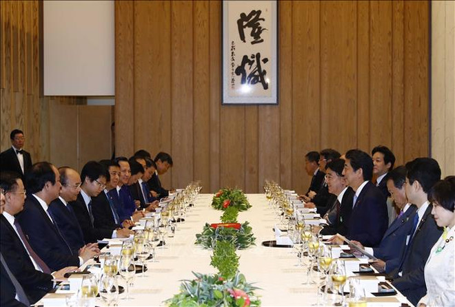 政府总理阮春福与日本首相安倍晋三举行会谈 ảnh 2 政府总理阮春福与日本首相安倍晋三举行会谈 ảnh 2