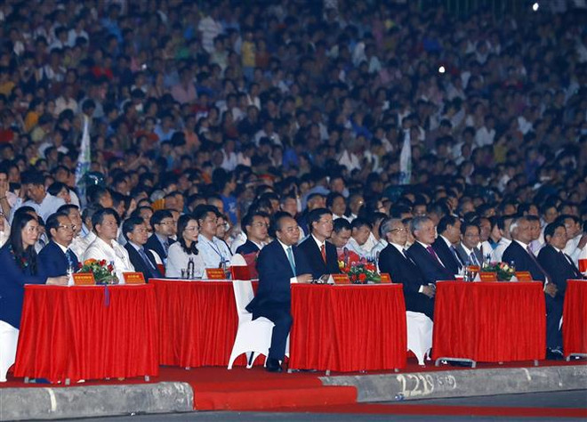 阮春福出席广义省重设30周年庆典 ảnh 1 阮春福出席广义省重设30周年庆典 ảnh 1
