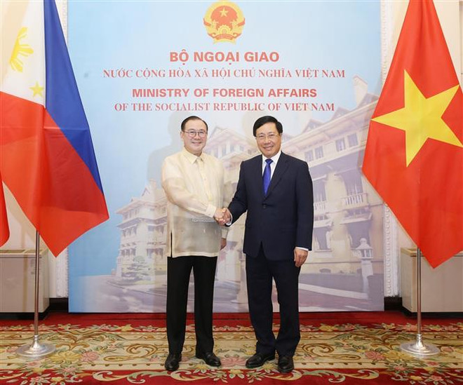 越南政府副总理兼外交部长范平明同菲律宾外交部长举行会谈 ảnh 1 越南政府副总理兼外交部长范平明同菲律宾外交部长举行会谈 ảnh 1