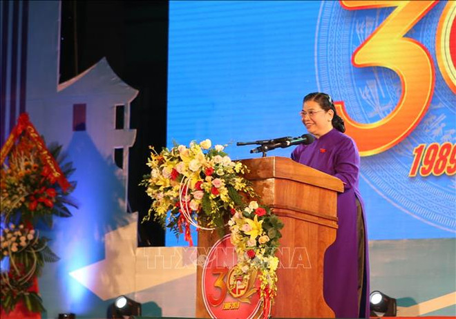 越南国会常务副主席丛氏放出席广治省重设30周年纪念典礼 ảnh 1 越南国会常务副主席丛氏放出席广治省重设30周年纪念典礼 ảnh 1