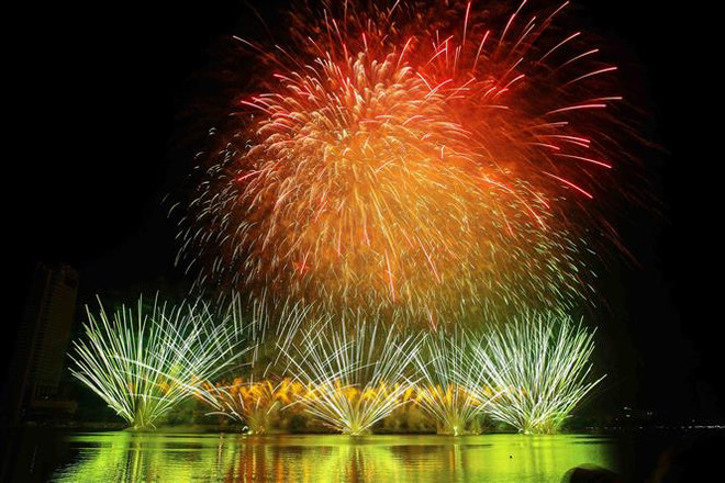 2019年岘港国际烟花节:芬兰队夺得冠军 ảnh 2 2019年岘港国际烟花节:芬兰队夺得冠军 ảnh 2