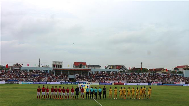 越南政府副总理王廷惠出席河静省体育场落成典礼 ảnh 2 越南政府副总理王廷惠出席河静省体育场落成典礼 ảnh 2