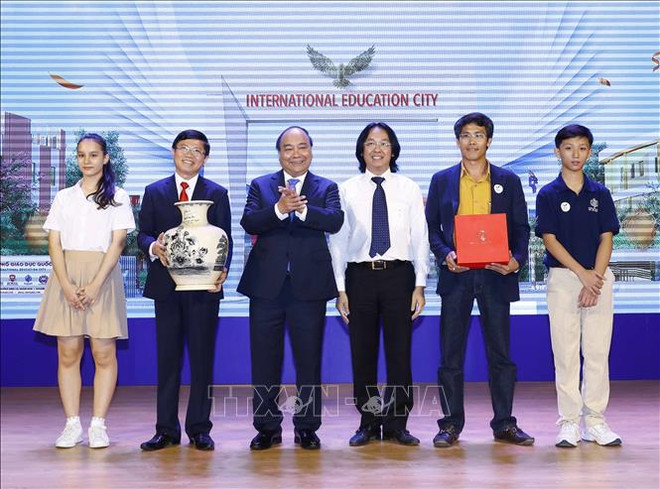 阮春福总理参观广义省国际教育城 ảnh 1 阮春福总理参观广义省国际教育城 ảnh 1