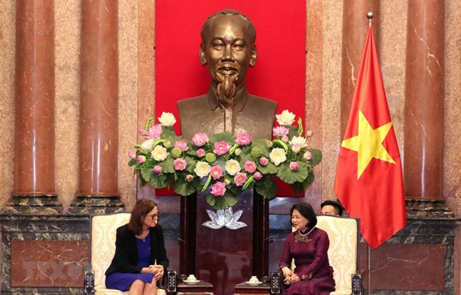 越南国家副主席邓氏玉盛会见欧洲贸易委员会委员塞西莉亚 ảnh 1 越南国家副主席邓氏玉盛会见欧洲贸易委员会委员塞西莉亚 ảnh 1