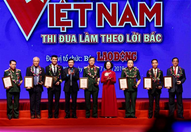 “越南之荣光”表彰大会在河内举行 19个先进集体和个人受到表彰 ảnh 1 “越南之荣光”表彰大会在河内举行 19个先进集体和个人受到表彰 ảnh 1