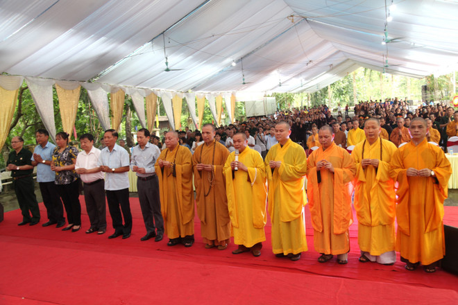 越南佛教协会在河江省为英雄烈士举行超度法会 ảnh 1 越南佛教协会在河江省为英雄烈士举行超度法会 ảnh 1