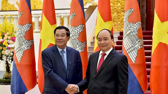 越南政府总理阮春福会见柬埔寨首相洪森 ảnh 1 越南政府总理阮春福会见柬埔寨首相洪森 ảnh 1