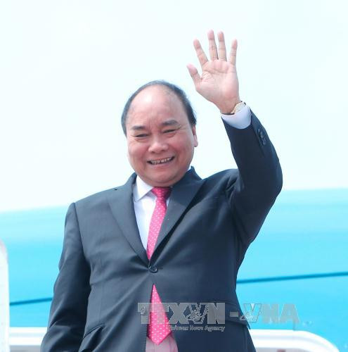 越南政府总理阮春福启程赴印尼出席东盟各国领导人会晤活动 ảnh 1 越南政府总理阮春福启程赴印尼出席东盟各国领导人会晤活动 ảnh 1