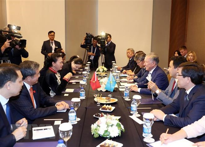 越南国会主席阮氏金银会见哈萨克斯坦马日利斯议长 ảnh 2 越南国会主席阮氏金银会见哈萨克斯坦马日利斯议长 ảnh 2