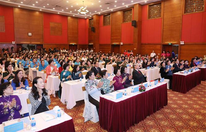 越南妇女奖颁奖仪式在河内举行 15个优秀个人和集体获奖 ảnh 2