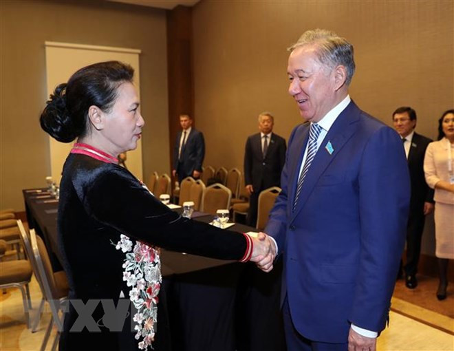 越南国会主席阮氏金银会见哈萨克斯坦马日利斯议长 ảnh 1 越南国会主席阮氏金银会见哈萨克斯坦马日利斯议长 ảnh 1