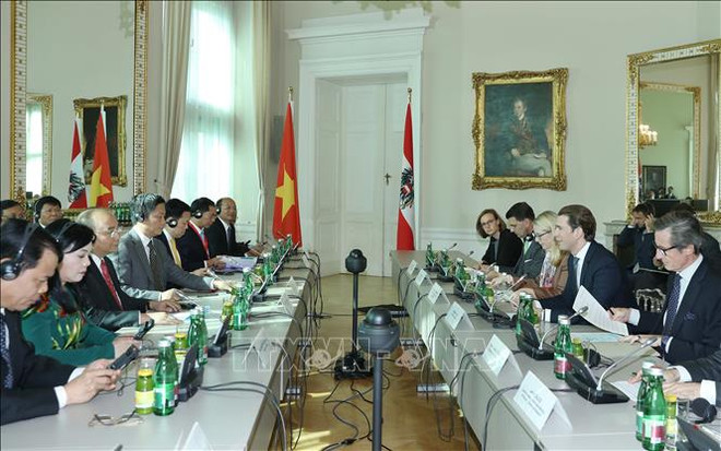 越南政府总理阮春福与奥地利总理举行会谈 ảnh 1