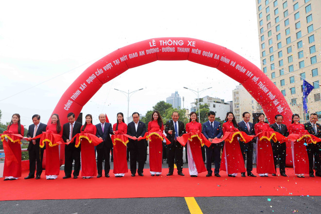 河内市安阳与青年路交叉处天桥正式通车 ảnh 1 河内市安阳与青年路交叉处天桥正式通车 ảnh 1