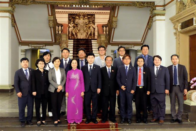 胡志明市人民议会与韩国京畿道省议会深化交流与合作 ảnh 2 胡志明市人民议会与韩国京畿道省议会深化交流与合作 ảnh 2