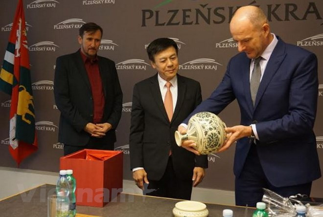 越南与捷克易研讨会——两国企业经贸合作平台 ảnh 1 越南与捷克易研讨会——两国企业经贸合作平台 ảnh 1