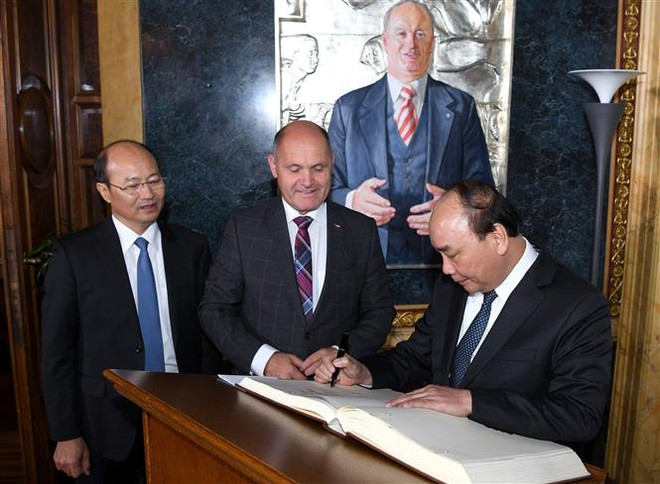 阮春福总理会见奥地利议会议长索博特卡 ảnh 2 阮春福总理会见奥地利议会议长索博特卡 ảnh 2