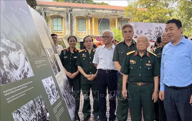 “长山路——传奇胡志明小道”展：培养年轻一代对历史的热爱 ảnh 1