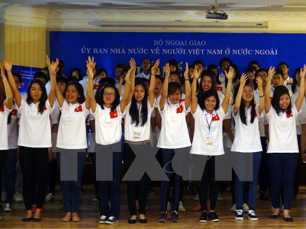 “越南骄傲”2015年夏令营给旅外越南青年留下深刻印象 ảnh 1 “越南骄傲”2015年夏令营给旅外越南青年留下深刻印象 ảnh 1