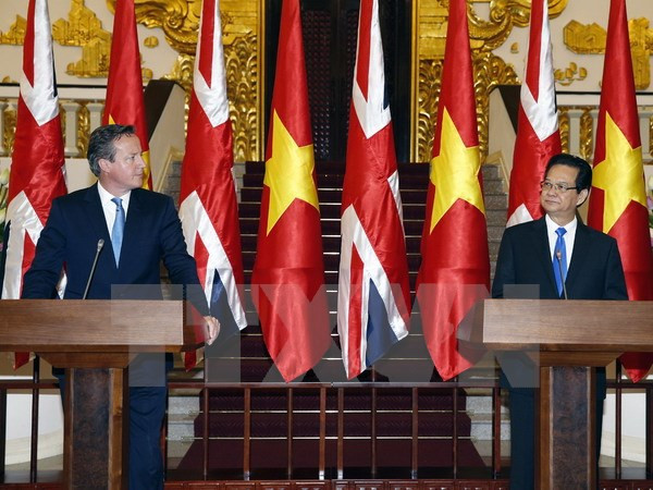 英国首相戴维·卡梅伦圆满结束对越南进行的正式访问 ảnh 1 英国首相戴维·卡梅伦圆满结束对越南进行的正式访问 ảnh 1