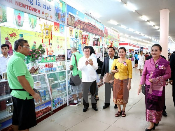 2015年岘港—东西经济走廊投资贸易和旅游国际博览会在岘港开展 ảnh 1 2015年岘港—东西经济走廊投资贸易和旅游国际博览会在岘港开展 ảnh 1