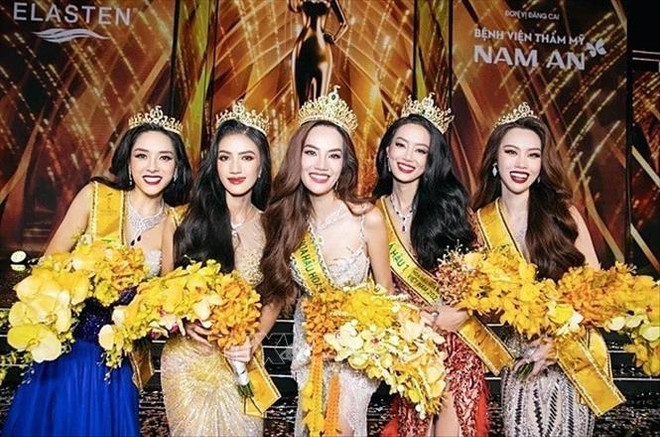 佳丽黎黄芳获得2023年越南万国小姐桂冠 ảnh 1