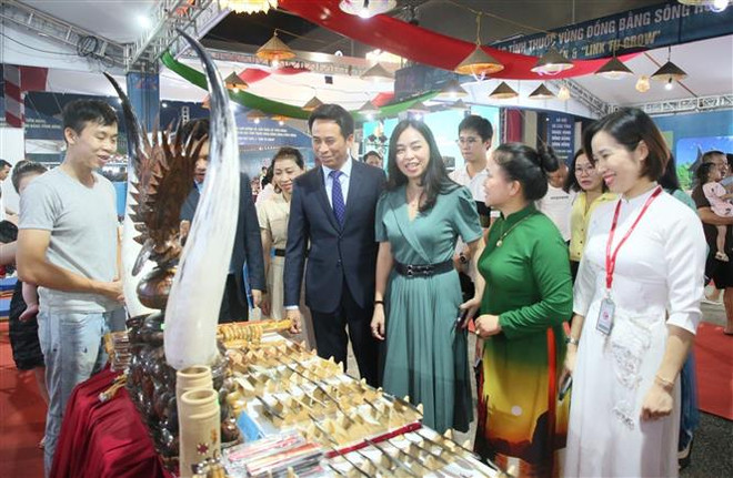 促进河内与红河平原各省对接的展览会在广宁省举行 ảnh 1 促进河内与红河平原各省对接的展览会在广宁省举行 ảnh 1