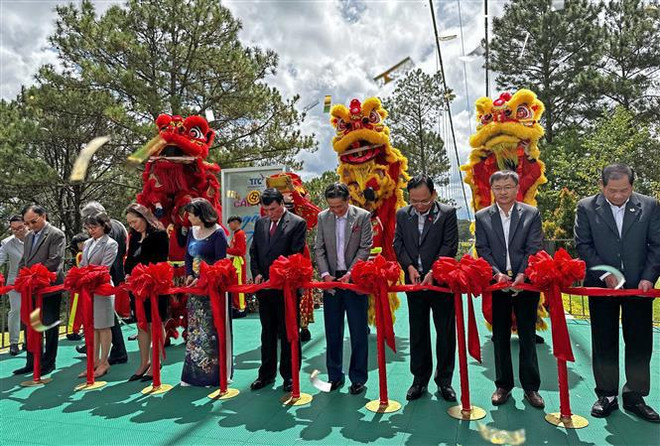 越南西原地区首座玻璃桥正式开门迎客 ảnh 1 越南西原地区首座玻璃桥正式开门迎客 ảnh 1