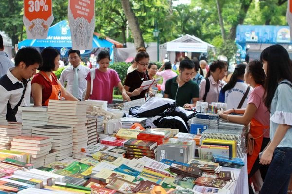 弘扬读书文化:不只是靠“越南书籍日”活动 ảnh 3 弘扬读书文化:不只是靠“越南书籍日”活动 ảnh 3