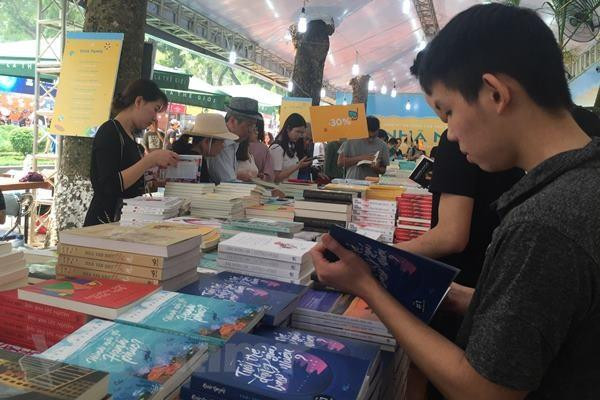 弘扬读书文化:不只是靠“越南书籍日”活动 ảnh 2 弘扬读书文化:不只是靠“越南书籍日”活动 ảnh 2