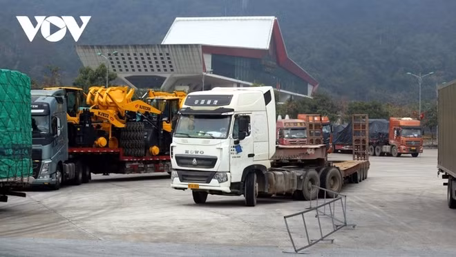 越南谅山：节假期间进出口活动活跃热闹 ảnh 1