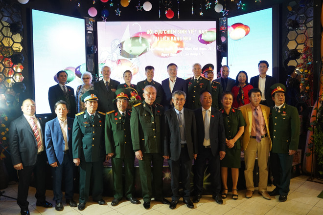 越南国家统一48周年：旅俄越南老兵重温民族英雄史 ảnh 2