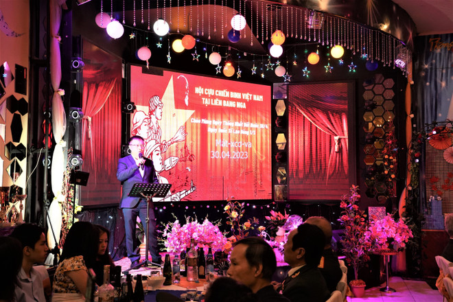 越南国家统一48周年：旅俄越南老兵重温民族英雄史 ảnh 1