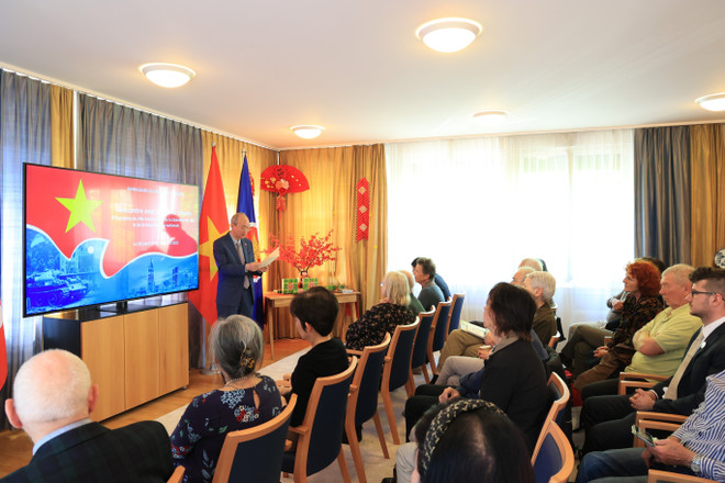 国家统一48周年:越南驻瑞士大使馆与瑞士友人举行见面会 ảnh 1 国家统一48周年:越南驻瑞士大使馆与瑞士友人举行见面会 ảnh 1