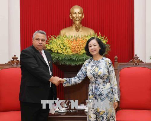 越共中央民运部部长会见古巴工人中央工会秘书长 ảnh 1 越共中央民运部部长会见古巴工人中央工会秘书长 ảnh 1