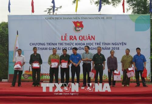 2018年“年轻科学知识分子参与农业结构调整”活动出征仪式在太原省举行 ảnh 2