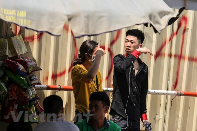 越南北部高温天气持续 严重影响居民正常生活 ảnh 1