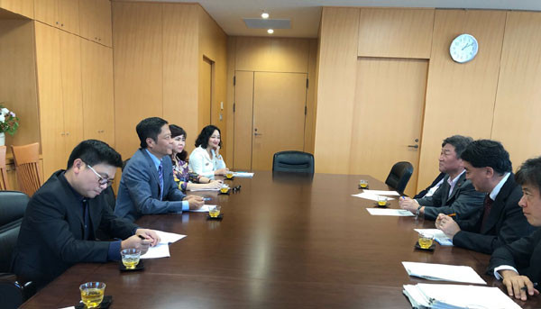 RCEP部长级会议间隙越南工贸部长陈俊英与日本领导举行双边会晤 ảnh 1 RCEP部长级会议间隙越南工贸部长陈俊英与日本领导举行双边会晤 ảnh 1