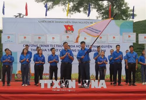 2018年“年轻科学知识分子参与农业结构调整”活动出征仪式在太原省举行 ảnh 1