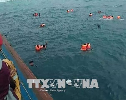 印尼渡轮倾覆至少12人死亡 ảnh 1 印尼渡轮倾覆至少12人死亡 ảnh 1