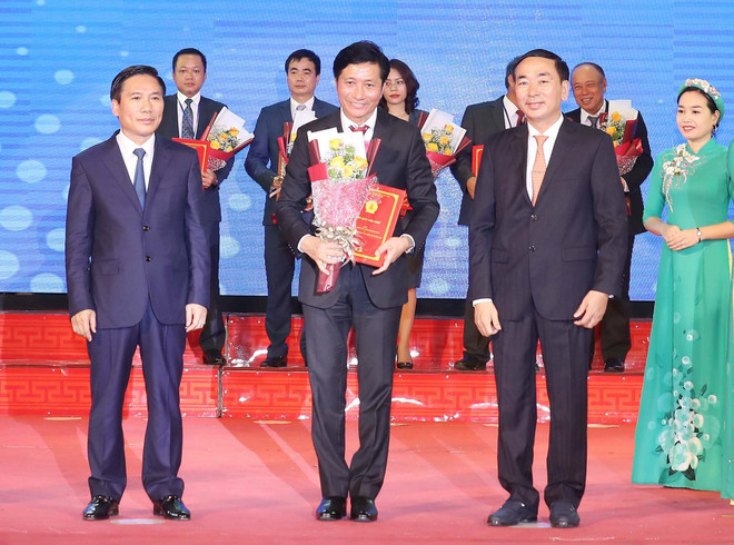 政府总理阮春福出席太原省投资促进会议 ảnh 3 政府总理阮春福出席太原省投资促进会议 ảnh 3