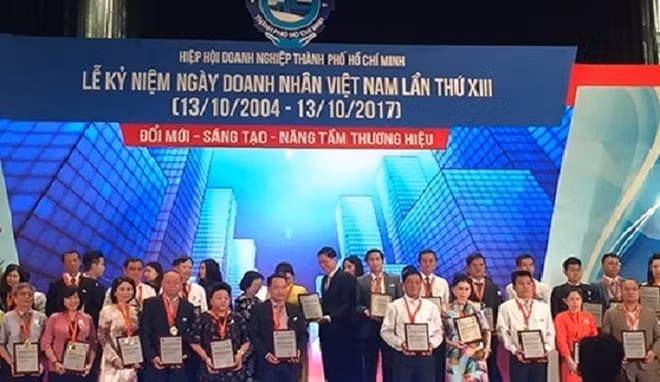 2018年胡志明市模范企业和企业家评选活动正式启动 ảnh 1