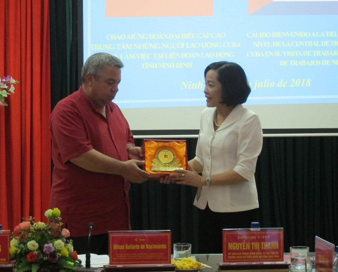 古巴工人中央工会代表团对越南宁平省进行工作访问 ảnh 2 古巴工人中央工会代表团对越南宁平省进行工作访问 ảnh 2